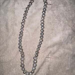 Vintage Avon Metallic Lustre Graduated Silver-Grey Bead pearl Necklace